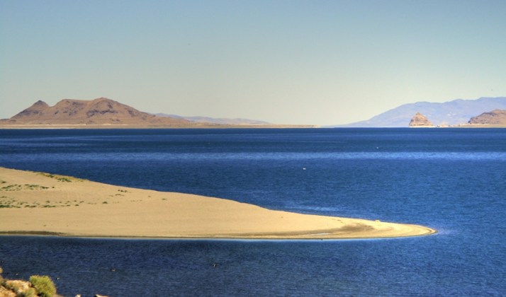 Pyramid Lake Small_tonemapped