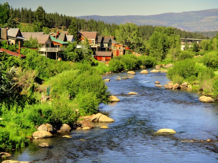 River Through Truckee Small_tonemapped