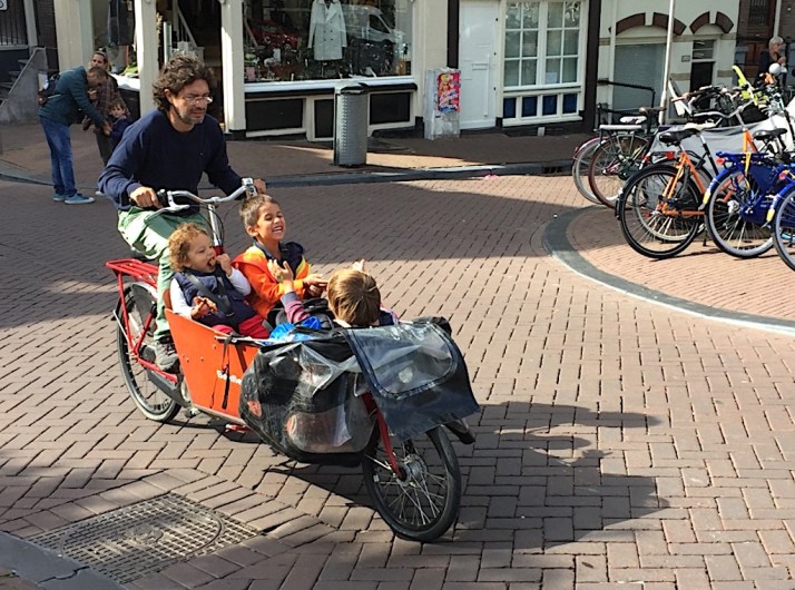 Bakfiets with kids